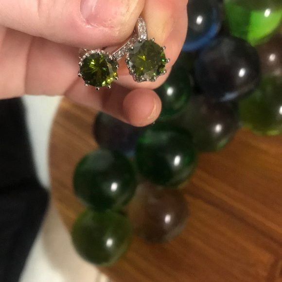 Swarovski Elements Green Crystal Earrings - Picture 4 of 4